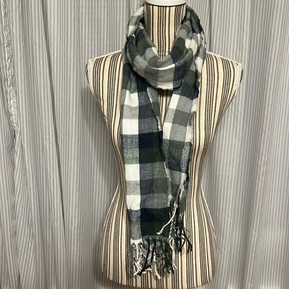 đ
şFLANNELÂ scarvesâ(2)â